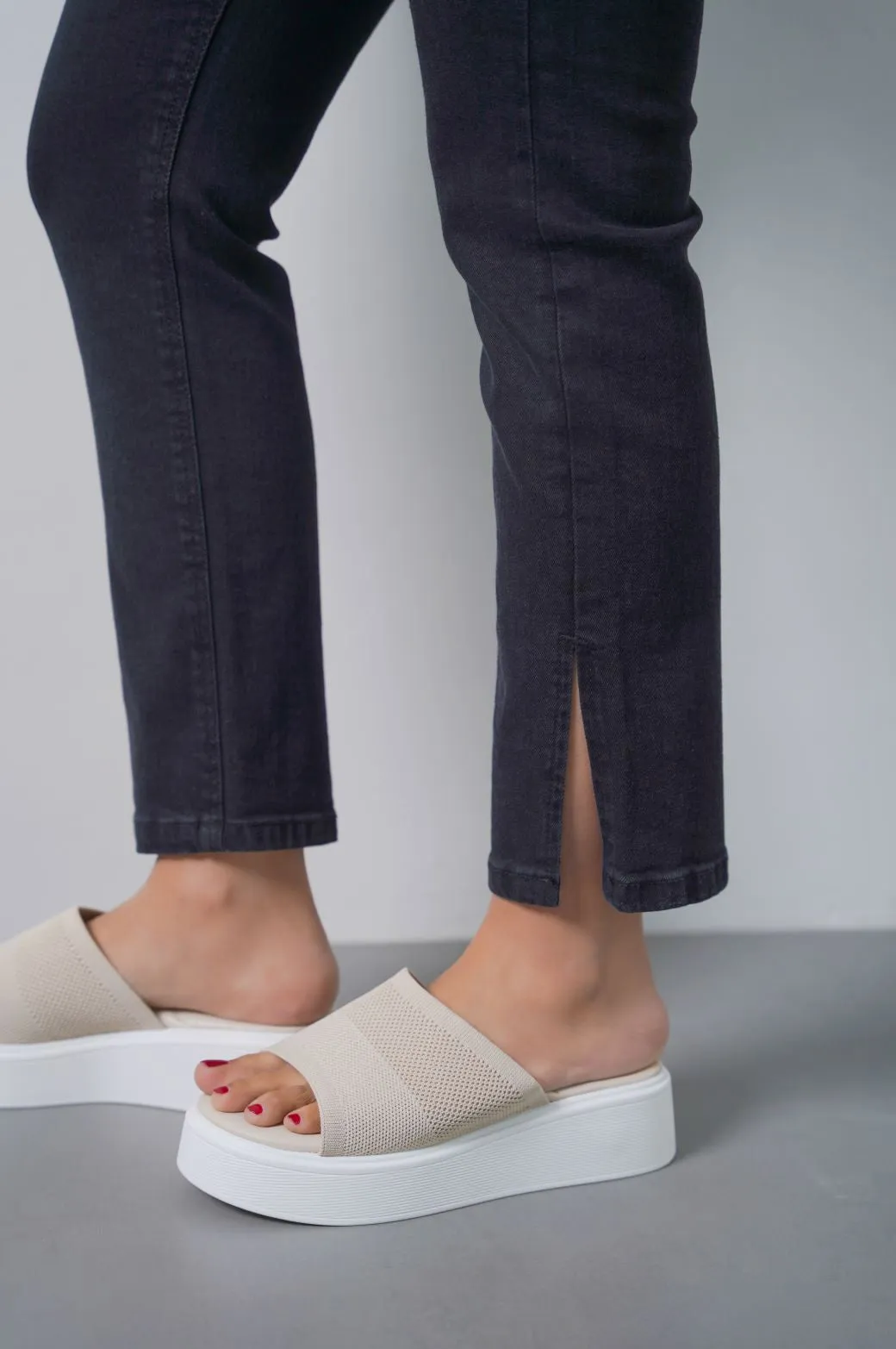 ANKLE CROPPED SLIM JEANS