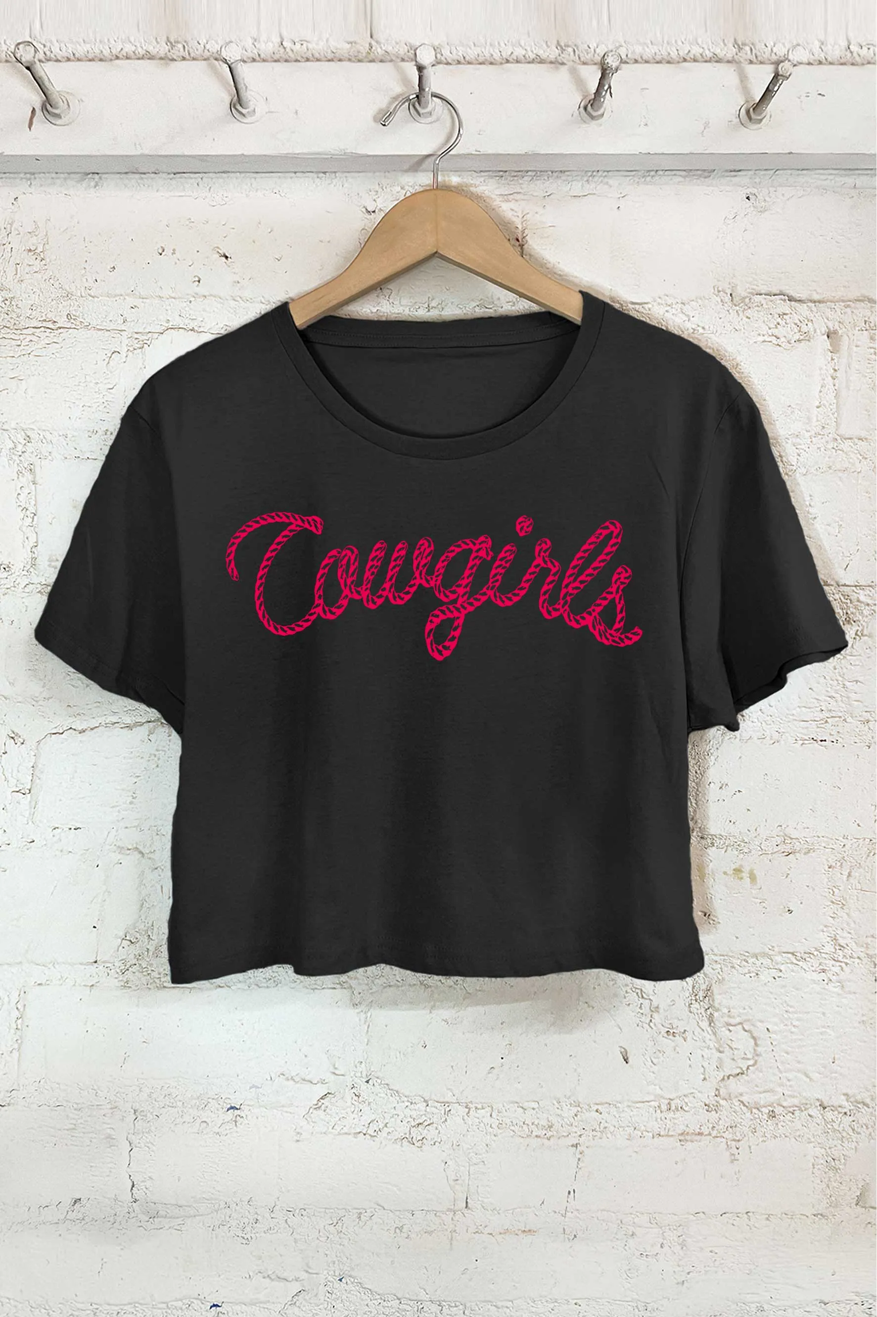 COWGIRLS GRAPHIC TEE SHORT CROP TOP